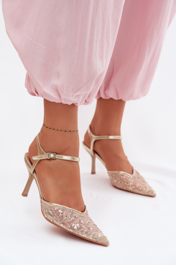 Sieťovina Dámske sandále s tenkými podpätkamis leskomującym Zdobieniem zlatej farby Laria 2