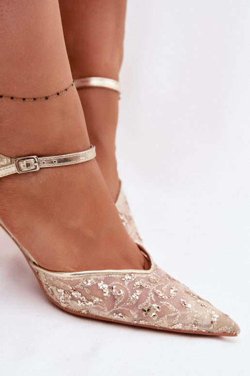 Sieťovina Dámske sandále s tenkými podpätkamis leskomującym Zdobieniem zlatej farby Laria