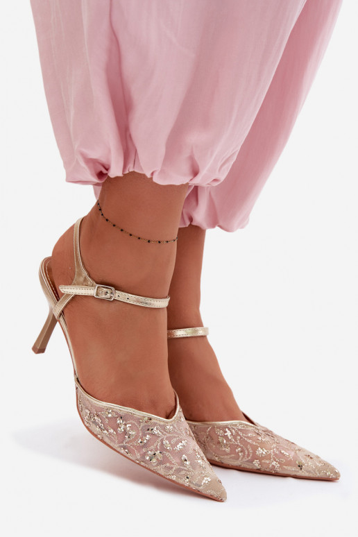 Sieťovina Dámske sandále s tenkými podpätkamis leskomującym Zdobieniem zlatej farby Laria