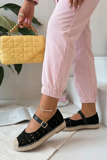 Čierne perforované espadrilky na platforme Paulette 2