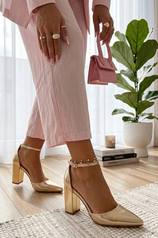 Zlaté vysoké podpätky na stĺpiku Audrey