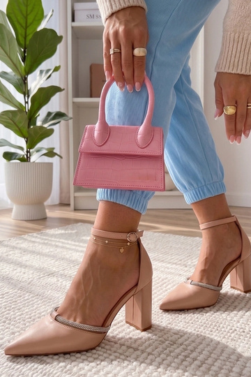 Béžové topánky s kryštálmi... 2