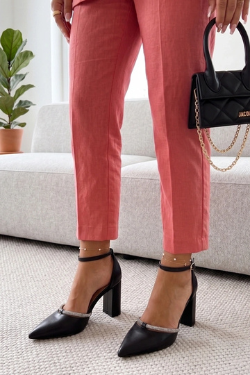 Čierne topánky s kryštálmi... 2