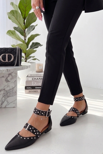 Čierne baleríny s kryštálmi...