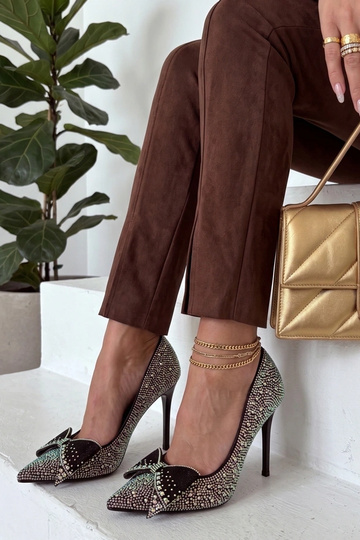 Čierne lodičky s kryštálmi...