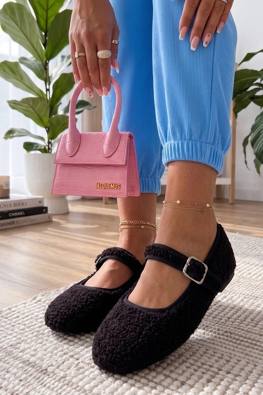 Čierne kožúškové baleríny s pásikom...