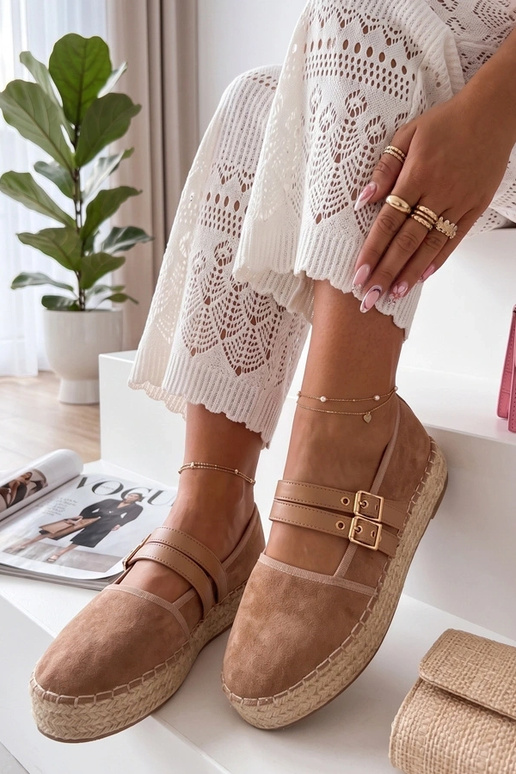 Sandalové espadrilky na platforme...