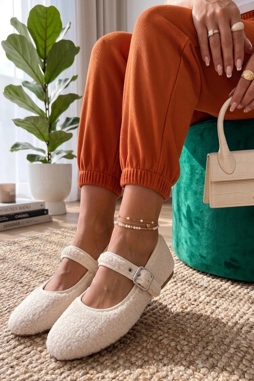 Biele kožušinové baleríny s remienkom...