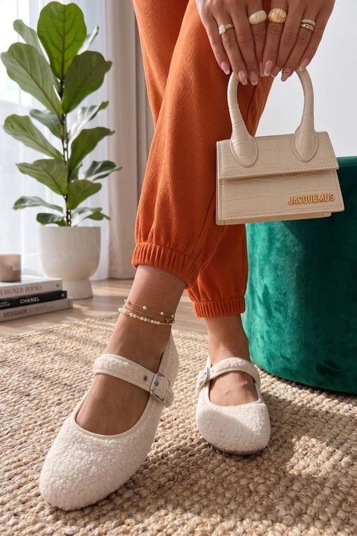 Biele kožušinové baleríny s remienkom...