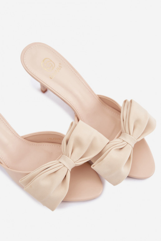 Dámske papuče s tenkými podpätkami a mašľami pieskovej farby Jelessa