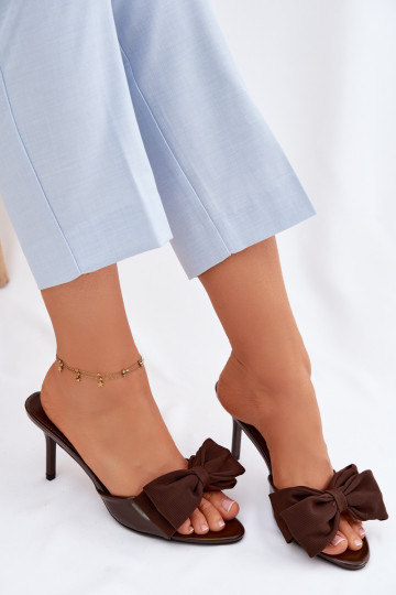 Dámske papuče s tenkými podpätkami a mašľami čokoládovej farby Jelessa