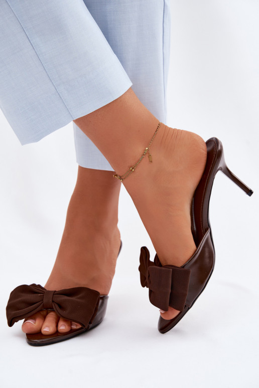 Dámske papuče s tenkými podpätkami a mašľami čokoládovej farby Jelessa