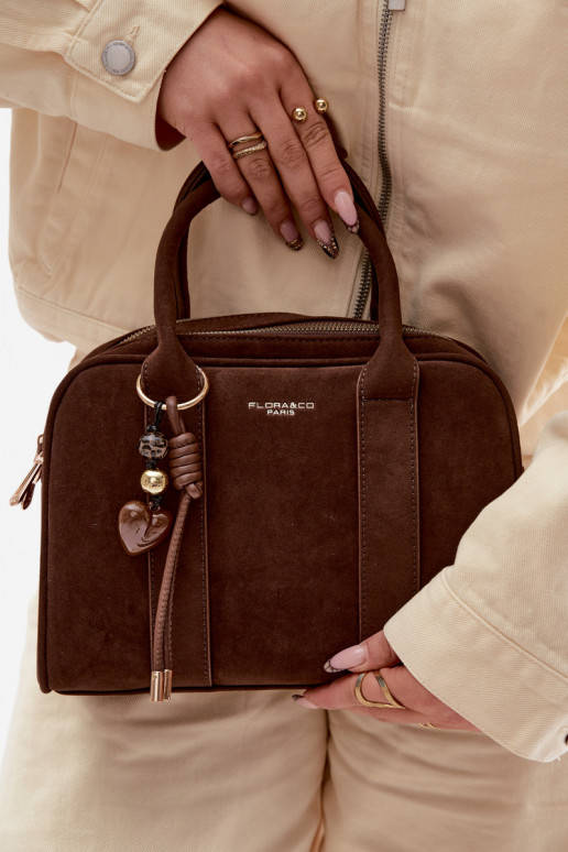 Kabelka Typu Kufor z eko semišuoInaBrelokiem CzekoladoIna Sorielle