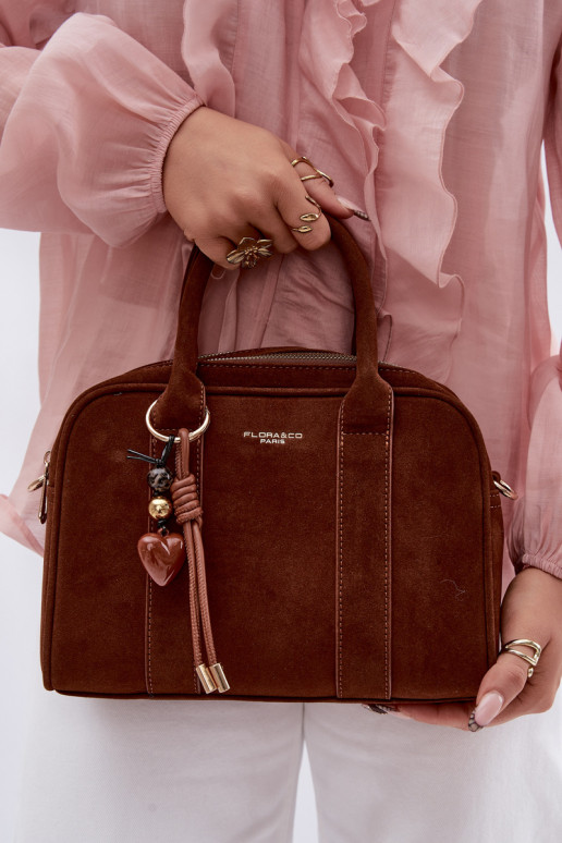 Kabelka Typu Kufor z eko semišuoInaBrelokiem Hnedá farba Sorielle