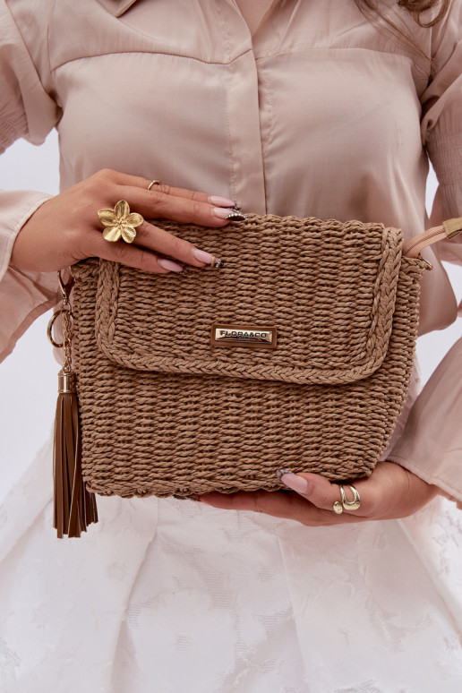 Málá kabelka Typu Poštárka s prelamovanými prvkami Hnedá Tamara