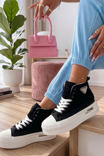 Čierne tenisky s kožušinou...