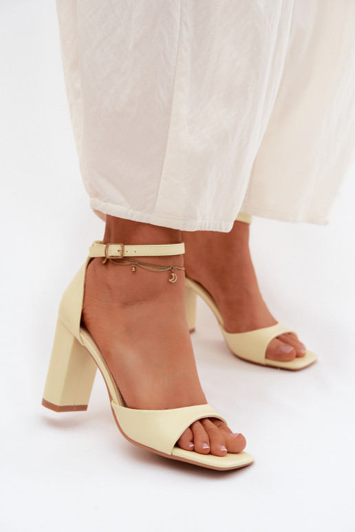 Dámske sandále na vysokom opätkuImitacji Skóry žltá Melvra