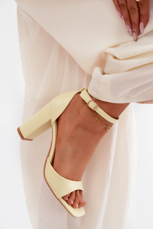 Dámske sandále na vysokom opätkuImitacji Skóry žltá Melvra