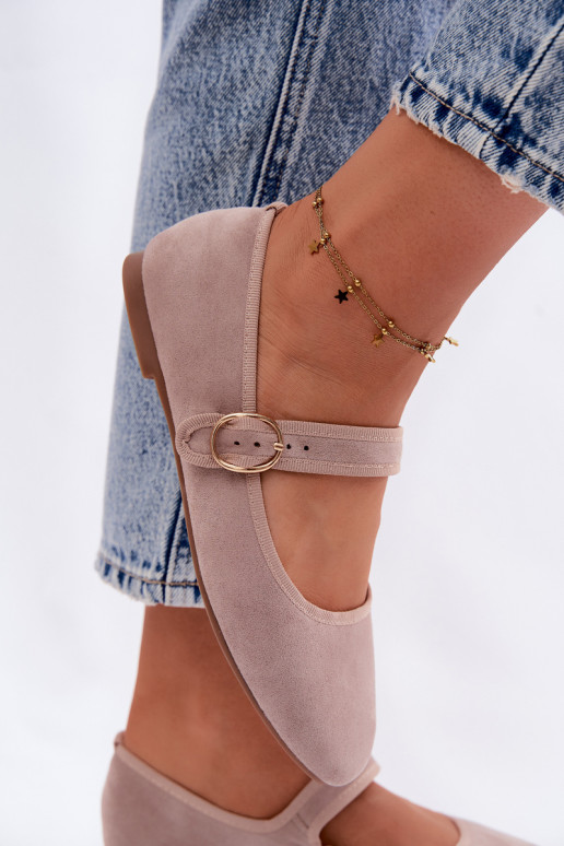 Baleríny s remienkami a zlatými doplnkami s prackami farby pieskovej Kelisa