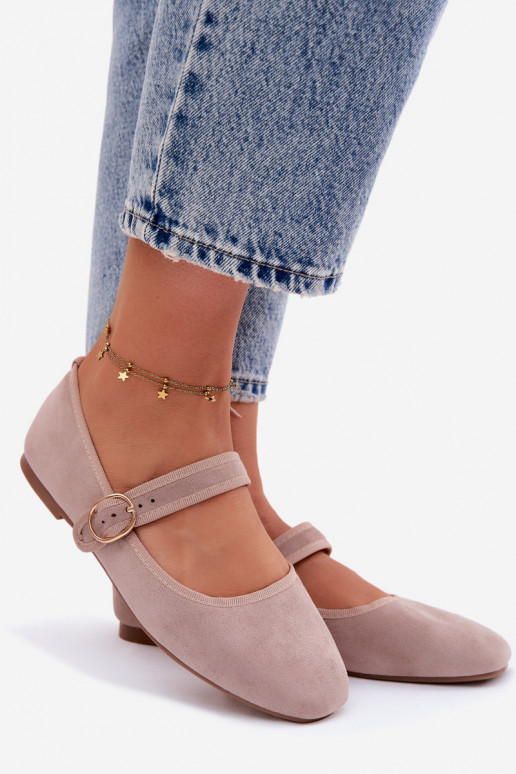 Baleríny s remienkami a zlatými doplnkami s prackami farby pieskovej Kelisa