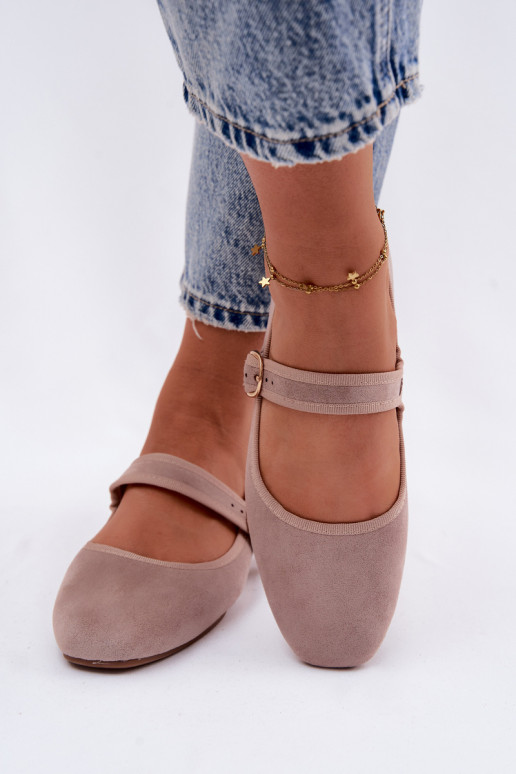 Baleríny s remienkami a zlatými doplnkami s prackami farby pieskovej Kelisa