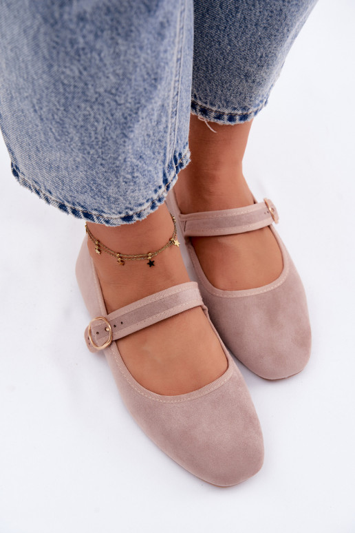 Baleríny s remienkami a zlatými doplnkami s prackami farby pieskovej Kelisa