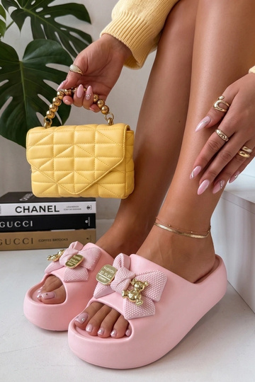 Ružové šľapky na platforme... 2