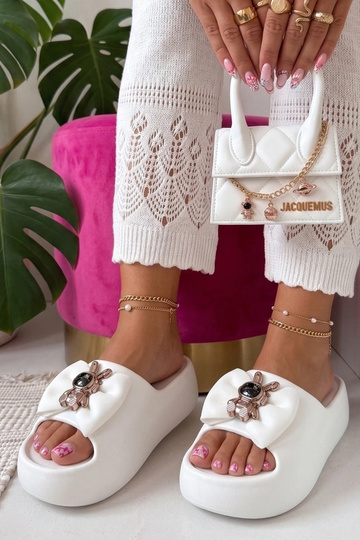 Biele platformové šľapky s... 2