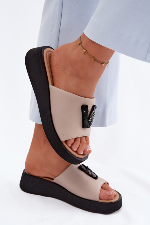 Kožené papuče DámskeLiterą V s platformou Vinceza 66950 béžová