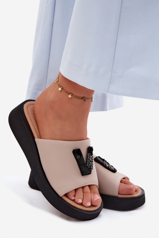 Kožené papuče DámskeLiterą V s platformou Vinceza 66950 béžová