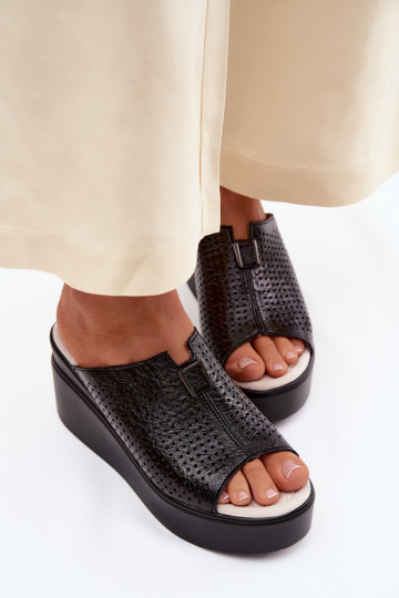 Dámske papučeZapnutéturalnej Skóry s platformou Vinceza 95392 čierna