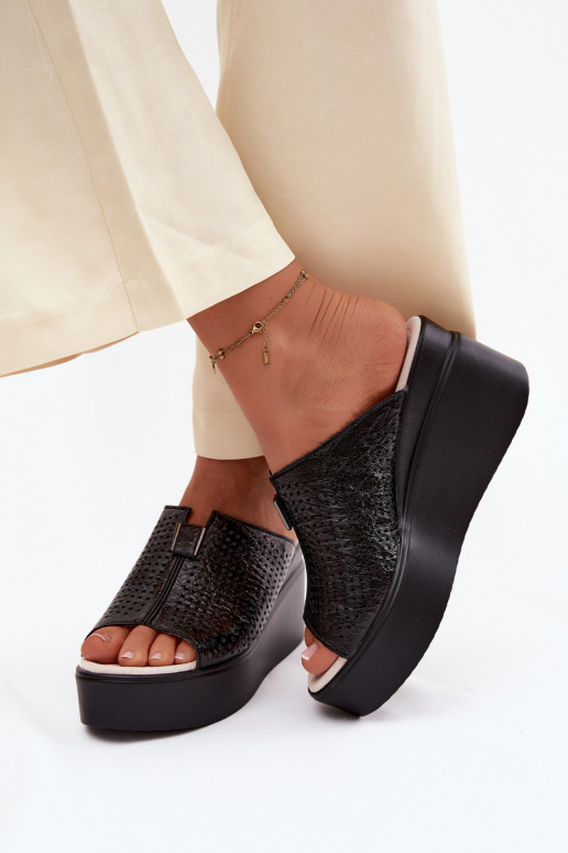 Dámske papučeZapnutéturalnej Skóry s platformou Vinceza 95392 čierna