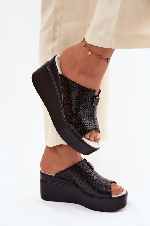 Dámske papučeZapnutéturalnej Skóry s platformou Vinceza 95392 čierna