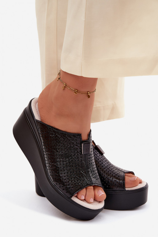 Dámske papučeZapnutéturalnej Skóry s platformou Vinceza 95392 čierna