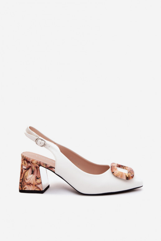 Dámske sandále na vysokom opätkuDekoracyjną s prackami Vinceza 62289 biela farba