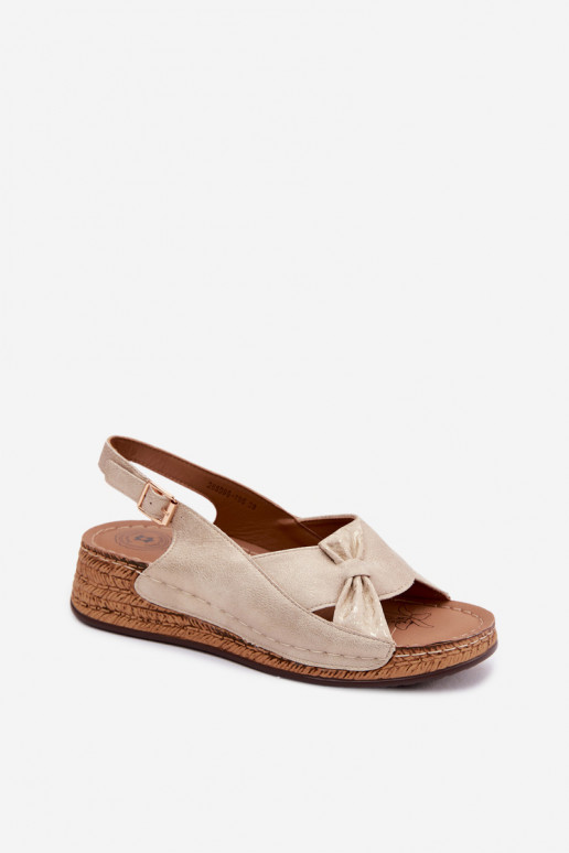 Pohodlné dámske sandále s platformou zlatej farby Iggy