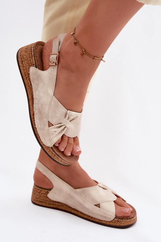 Pohodlné dámske sandále s platformou zlatej farby Iggy