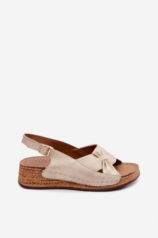 Pohodlné dámske sandále s platformou zlatej farby Iggy