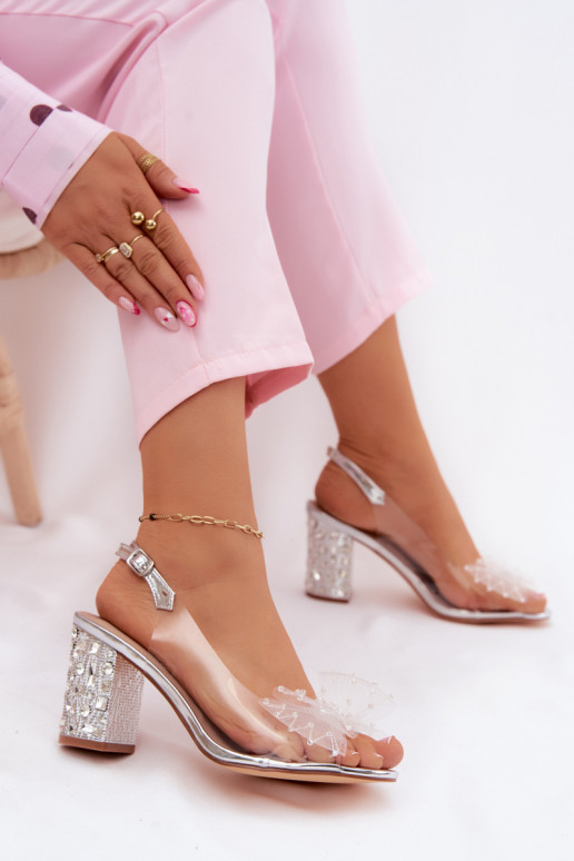 sandále s podpätkami so svietiacimi otvormi SiateczkoIna so stuhami D&A MR61-9010 strieborná farba