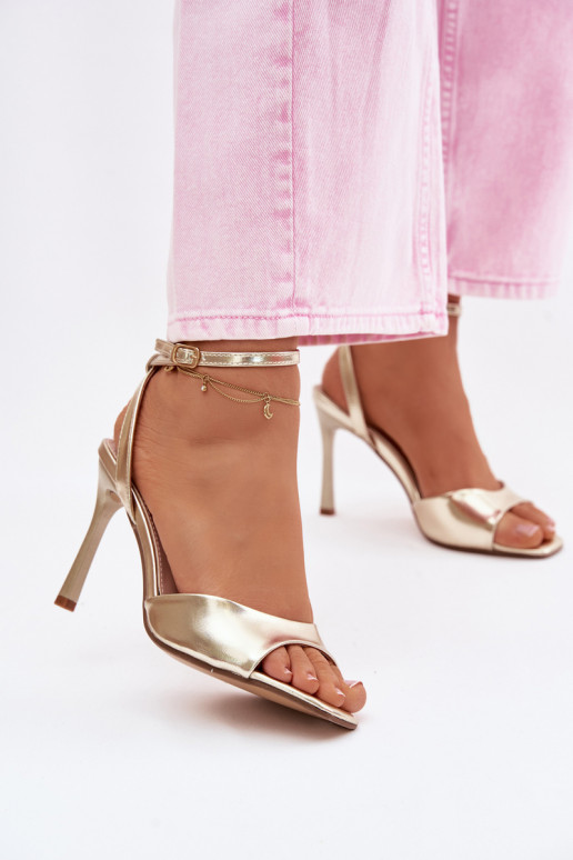 Dámske sandále s tenkými podpätkamiImitacji Skóry zlatej farby Olissey