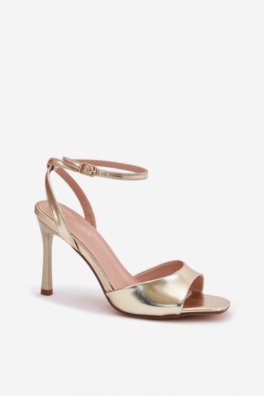 Dámske sandále s tenkými podpätkamiImitacji Skóry zlatej farby Olissey