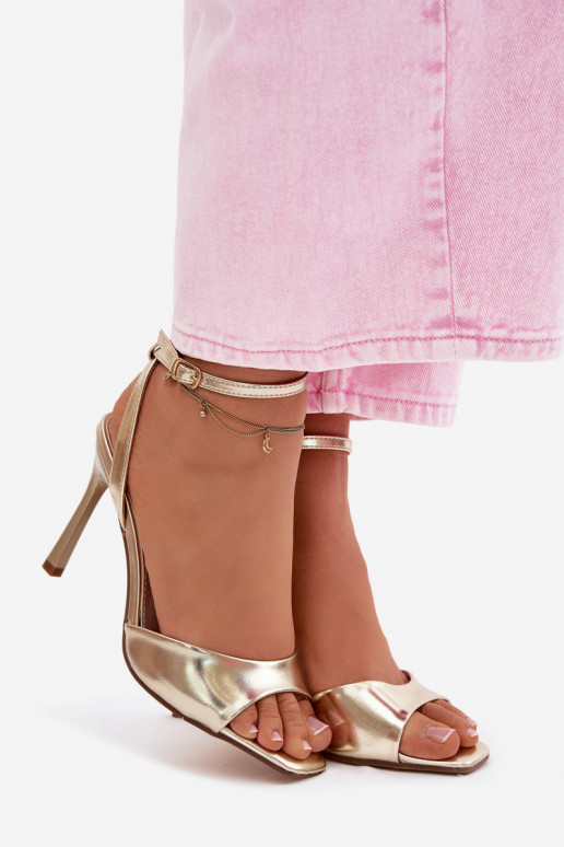 Dámske sandále s tenkými podpätkamiImitacji Skóry zlatej farby Olissey