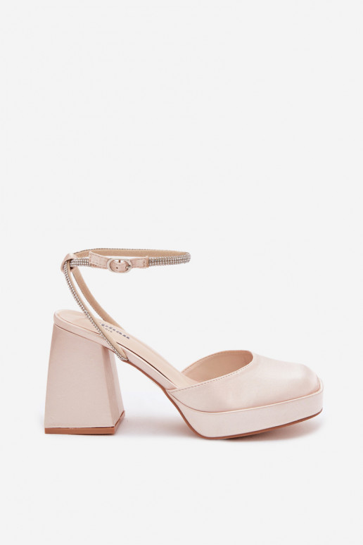 Dámske sandále Zapnuté masívnych opätkoch Typu Słupek Pasek s trblietavými otvormi zlatej farby Seraphina