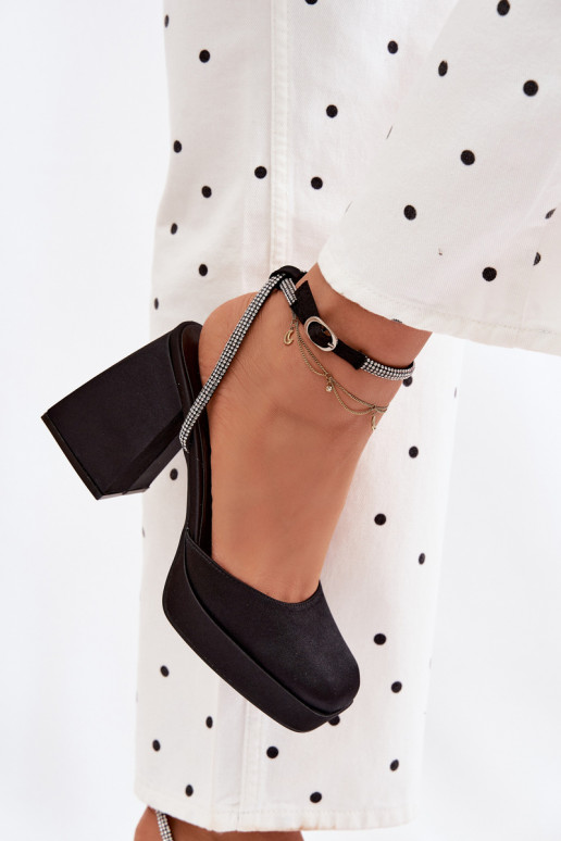 Dámske sandále Zapnuté masívnych opätkoch Typu Słupek Pasek s trblietavými otvormi čierna Seraphina