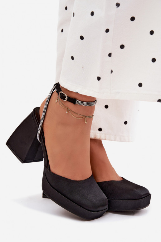 Dámske sandále Zapnuté masívnych opätkoch Typu Słupek Pasek s trblietavými otvormi čierna Seraphina