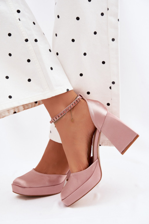 sandále s podpätkamiSatynoInym INykończeniem Szampańskie Calistae