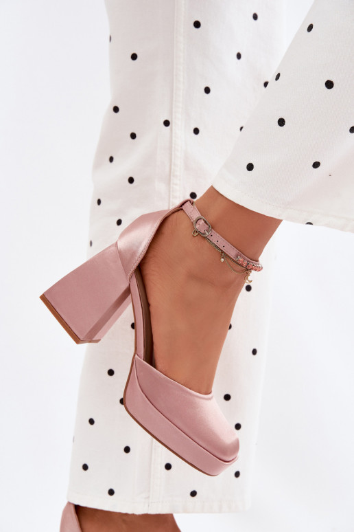 sandále s podpätkamiSatynoInym INykończeniem Szampańskie Calistae