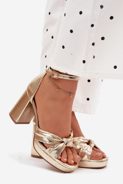 Dámske sandále na vysokom opätkuImitacji Skóry zlatej farby Rosetta