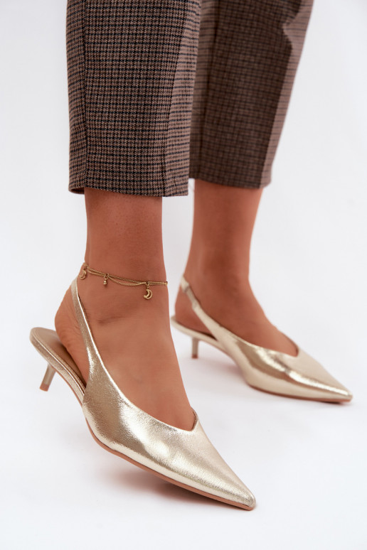 Dámske sandáleImitacji Skóry s podpätkami zlatej farby Averelle