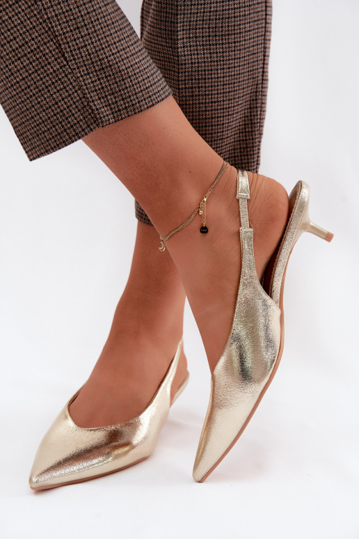 Dámske sandáleImitacji Skóry s podpätkami zlatej farby Averelle